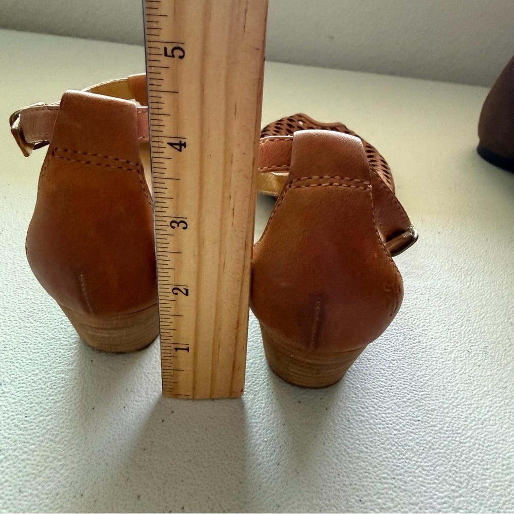 Frye strap leather peep toe shoe -sandals - Picture 2 of 8